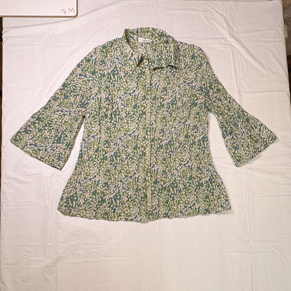 Womens Fashion Bug 3/4 sleeve button up blouse.  Size Medium.‎  Green/white/blue